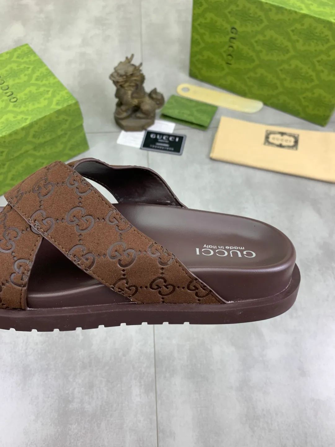 Men's Men's Shoes💰P320💰[New Style]🎁🎁🎁 High-quality GUCCI new casual slippers for the Year of the Snake, original official website, perfect workmanship, transmitting a kind of noble luxury, sublimating its definition of luxury in Gucci's high-end extraordinary craftsmanship. Original Gucci double G combination outsole, code number: 38-44 (45 customized)
